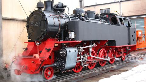Am 15.1.2009 absolvierte die Nachbaulok 99 2324-4 ihre erste Probefahrt im Dampflokwerk Meiningen .