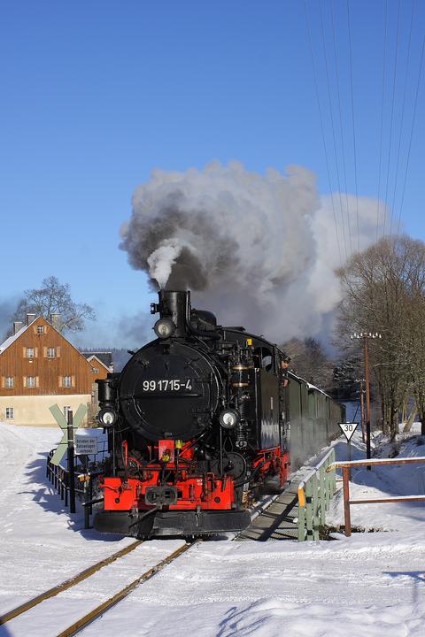 99 1715-4 am 3.1.2009 mit Zug 11 auf Höhe der Ausstellungs- und Fahrzeughalle.