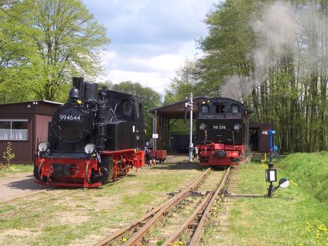 Erstmals zwei Dampfloks gleichzeitig in Mesendorf.