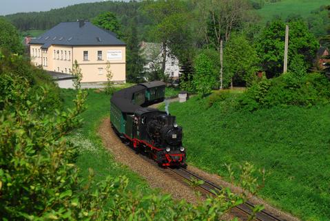 Michael Sperl begegnete am 30. Mai beim Jubiläum der Fichtelbergbahn der Lok 20 der Mansfelder Bergwerksbahn auf ihrer Fahrt in Richtung Oberwiesenthal.