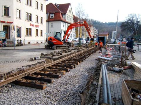 Ende März 2008 wurde der Bahnübergang in Freital-Coßmannsdorf erneuert.