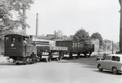 Die 1894 in Erfurt von Hagans gebaute 99 5801 zählte Anfang der sechziger Jahre zu den dienstältesten Lokomotiven der DR. Sieben Jahrzehnte war der kleine B-Kuppler in der Saalestadt Halle unterwegs.