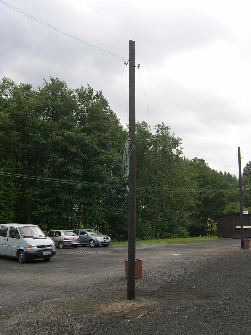 Auf den Bahnhöfen Schlössel und Jöhstadt wurden die Bahnsteigbeleuchtungsmasten erneuert.
