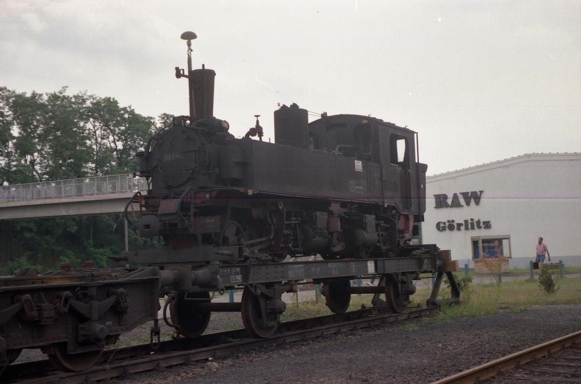 99 1542-2 auf dem Transportwagen im Raw Görlitz.
