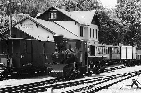 Die zweiachsige Dampflok (O&K 1903/1162) im Freigelände in Rittersgrün.