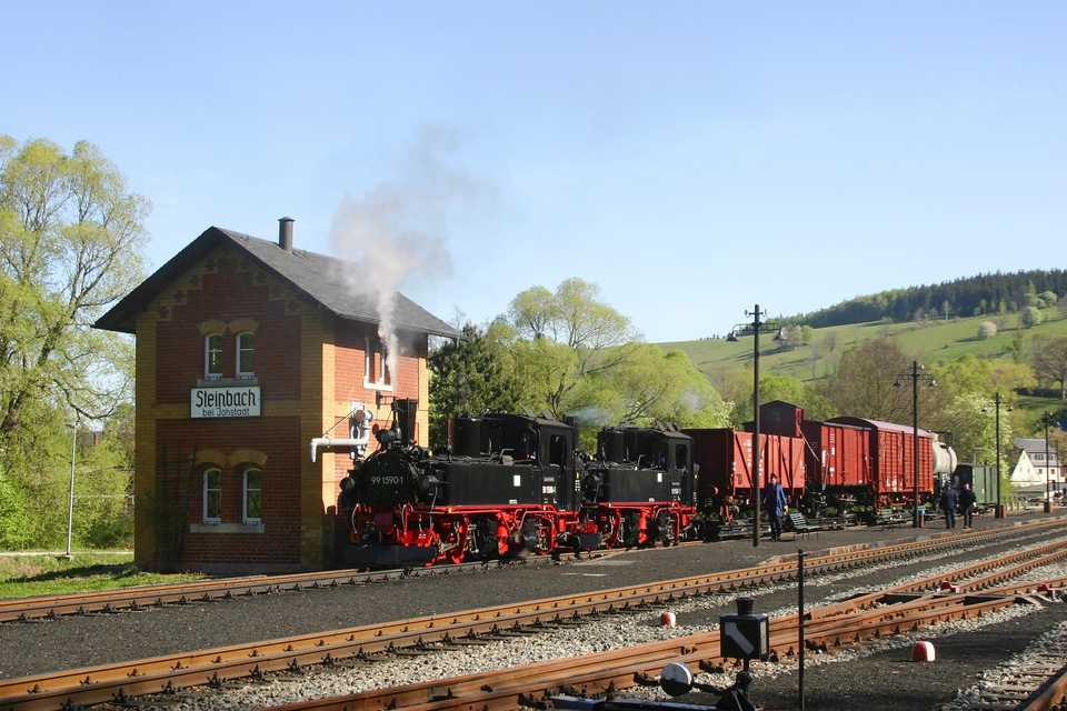 Ein Güterzug im Preßnitztal 1977? – Nein, am 30. April 2007 verkehrte im Rahmen des bei Fotografen sehr beliebten Fotogüterzugtages auch diese von 99 1590-1 und 99 1568-7 geführte Garnitur.