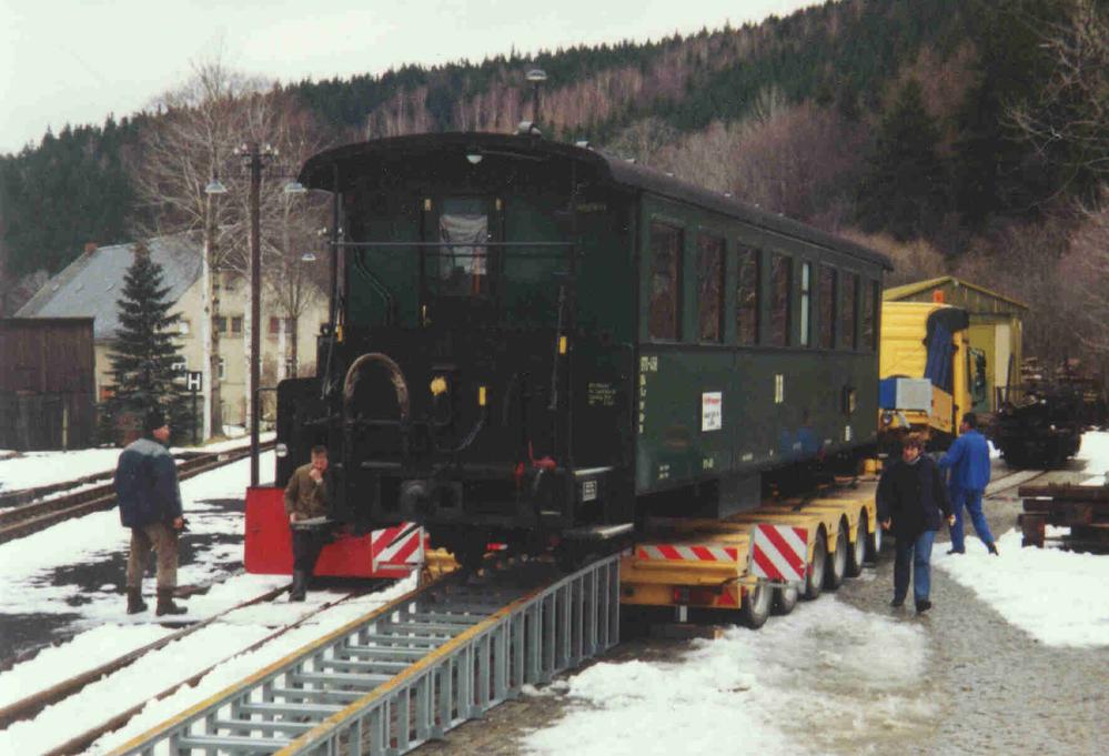 Erstbefahrung der ersten mobilen Schmalspurbahnrampe für 750-mm-Spur in Schmalzgrube.