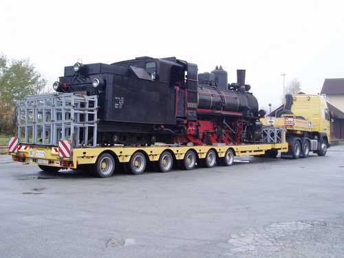 Einen außergewöhnlichen Schmalspurfahrzeugtransport übernahm kürzlich die PRESS GmbH. Sie brachte Mitte März die im Dampflokwerk Meiningen neubereifte österreichische 760-mm-Dampflok 399.03 (ex Mh3, ex 99 1103) aus Thüringen nach Gmünd ins Waldviertel zurück.