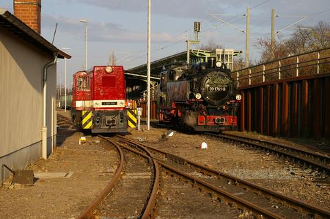 Diese beiden Lokomotiven bespannten am ersten Dezemberwochenende die Züge von Freital-Hainsberg nach Freital-Coßmannsdorf.