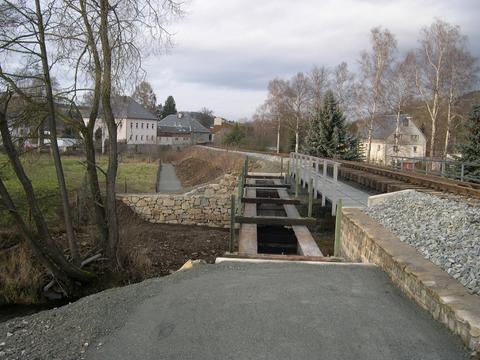 Der Anschluss des Radweges bis zur künftigen Radwegbrücke ist fertig gestellt.