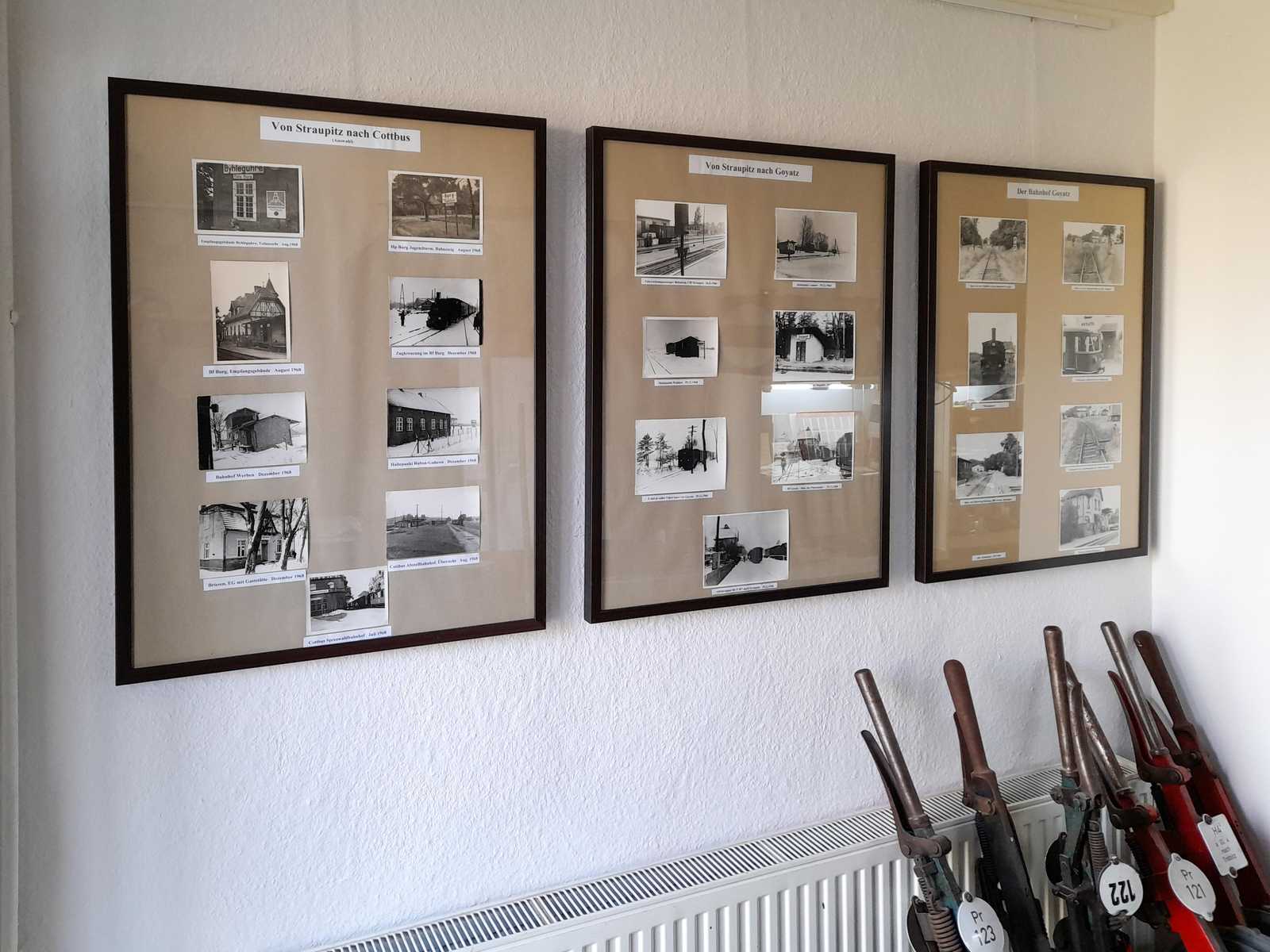 Die aus Byhleguhre stammenden Fototafeln hängen nun im Ausstellungsbereich der IG Spreewaldbahn e. V. in Straupitz.