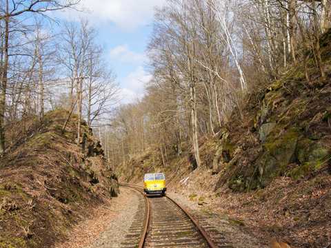 Einer der Abschnitte der Muldentalbahn, der im Winter 2021/22 gründlich freigeschnitten wurde, ist der im Silbertal bei Wechselburg am Streckenkilometer 33.