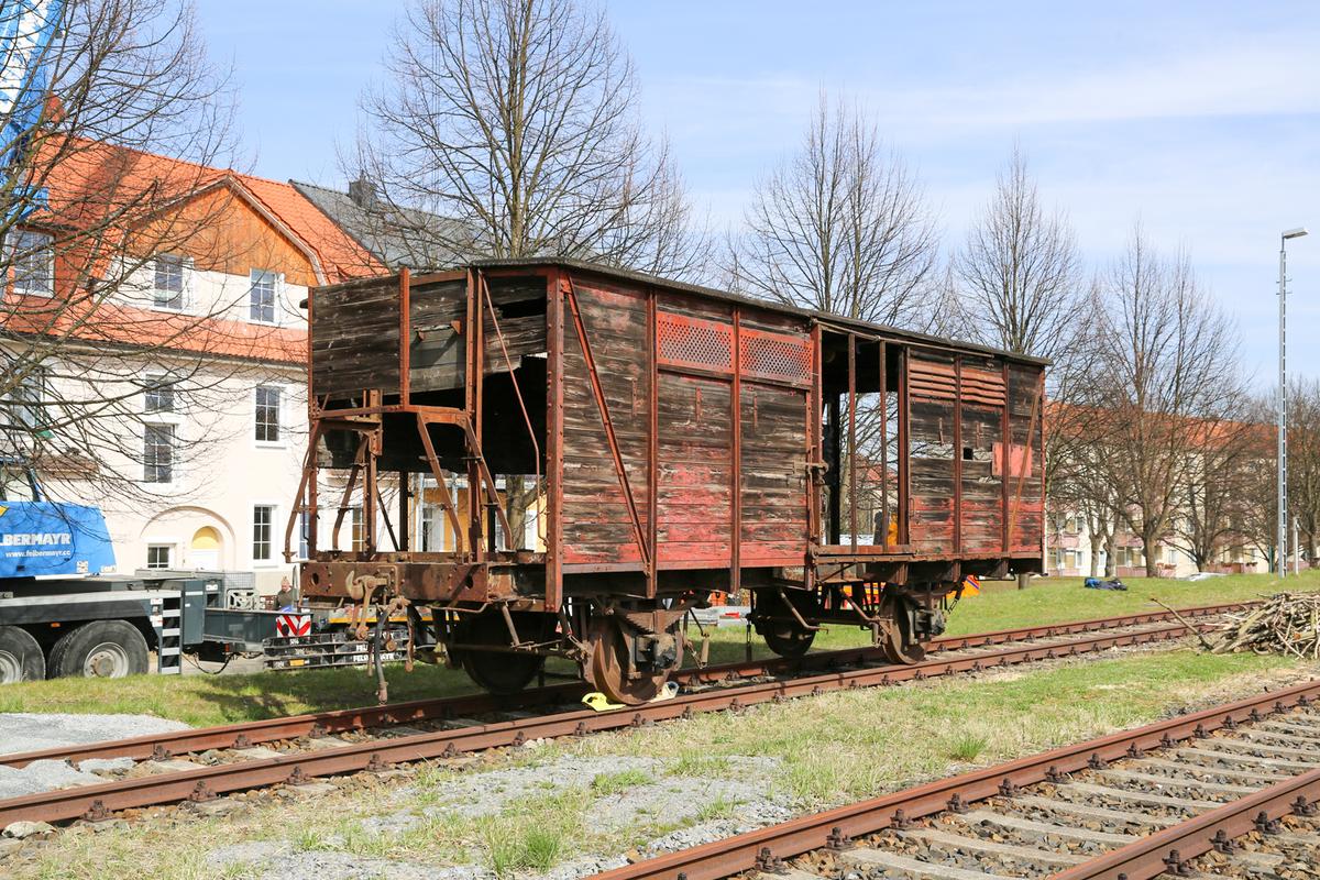 Der 1900 gebaute Zweiachser, den die K.Sächs.Sts.E.B. in ihrem bildlichen Wagenverzeichnis auf dem Blatt lfd. Nr. 316 führten, in Neustadt.