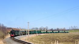 Mit einem Elf-Wagen-Zug befuhr die 53 Mh am 12. März 2022 den sogenannten „Lehmannbogen“ bei Serams.
