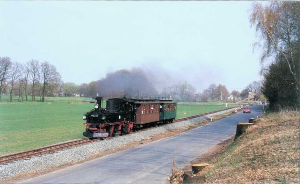 99 1516-6 am Freitag, 21. April 2006 mit einem kurzen Zug zwischen Nebitzschen und Glossen.