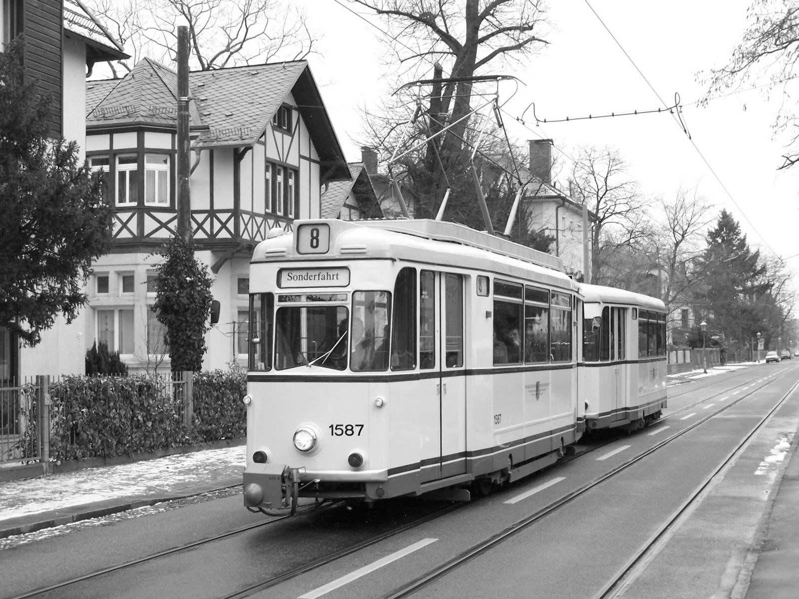 Einen Fotohalt gab es während der Straßenbahnrundfahrt im Dresdner Stadtteil Blasewitz.
