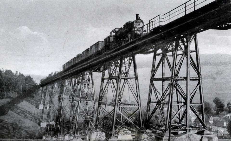 Anfang der dreißiger Jahre bespannten preußische Lokomotiven der Baureihe 57.10 (pr. G10) die Züge über den Markersbacher Viadukt. Foto: Sammlung Falk Thomas