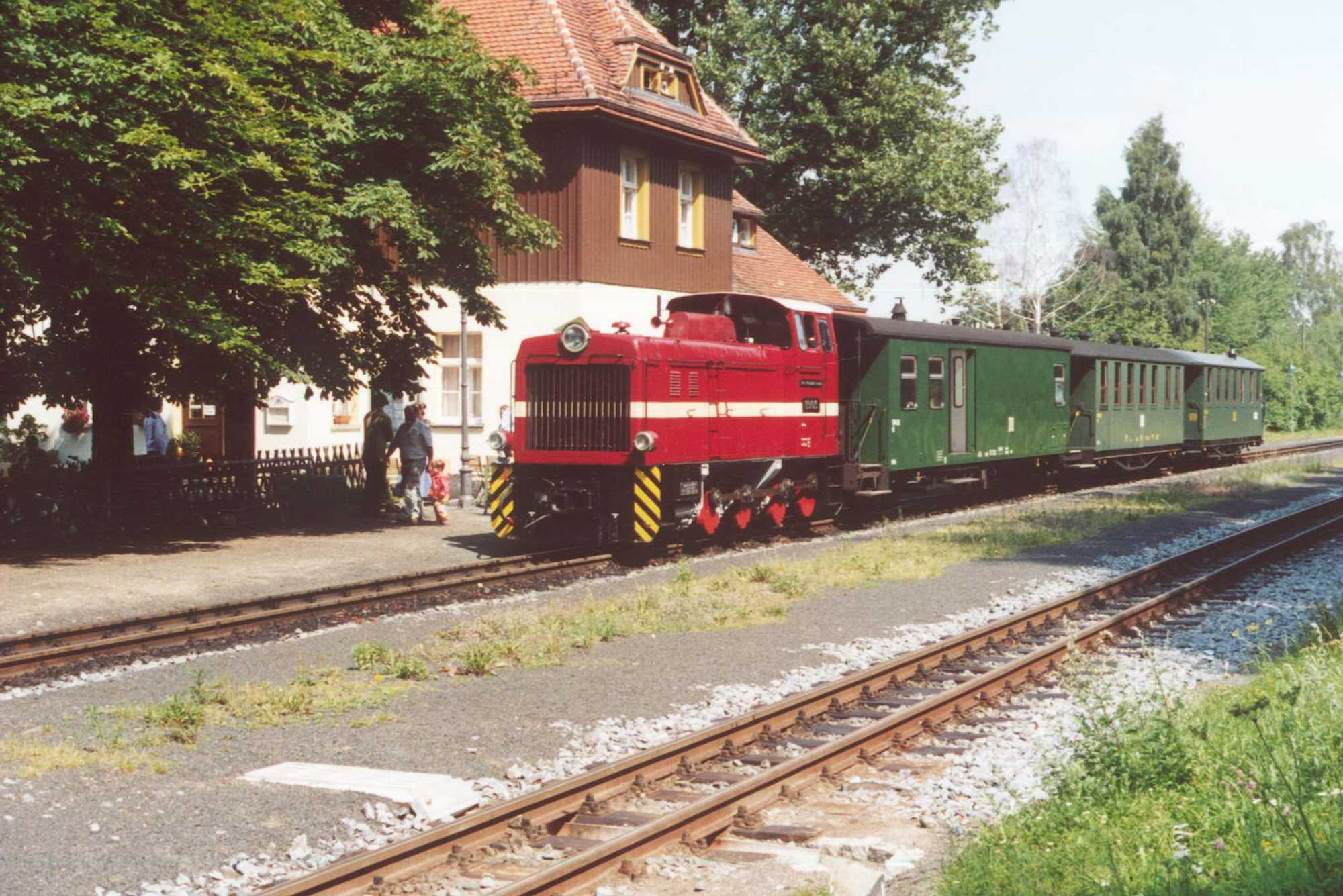 Am 29. August 2005 bespannte 199 013 der SOEG einen Sonderzug des Interessenverbandes der Zittauer Eisenbahnen e. V. Im nächsten Jahr gibt es wieder im August Sonderfahrten – dann jedoch mit Dampf.
