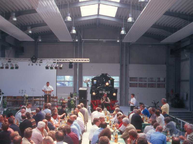 Am 3. Juni 2005 fand die Einweihung der neuen Fahrzeug-und Ausstellungshalle in Schlössel statt.