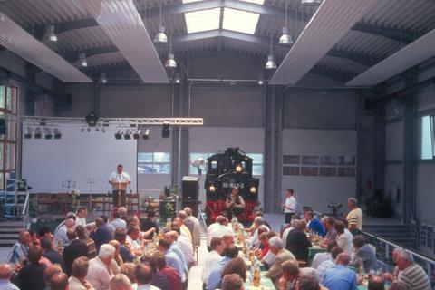 Am 3. Juni 2005 fand die Einweihung der neuen Fahrzeug-und Ausstellungshalle in Schlössel statt.