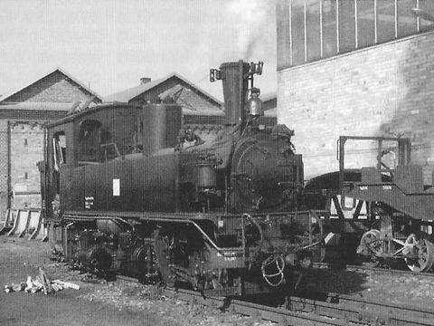 Nach der Reparatur von 99 516 wurde sie am 31. März erstmals auf dem Gelände der MaLoWa-Bahnwerkstatt GmbH zur Probe angeheizt.