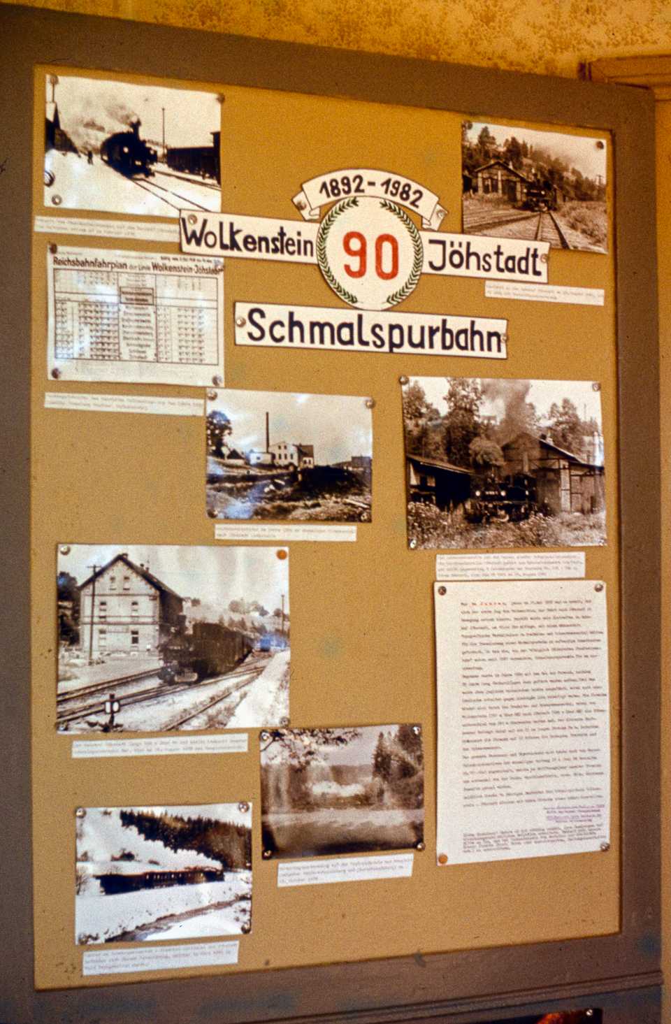 Diese von der DMV-AG 3/73 Oberlungwitz gestaltete Fotoausstellung gab es im Mai/Juni 1982 im Bf. Jöhstadt zu sehen. Die Fotoabzüge fertigte Thomas Böttger im elterlichen Bad an, für die Texte war AG-Gründer Günter Franke zuständig.