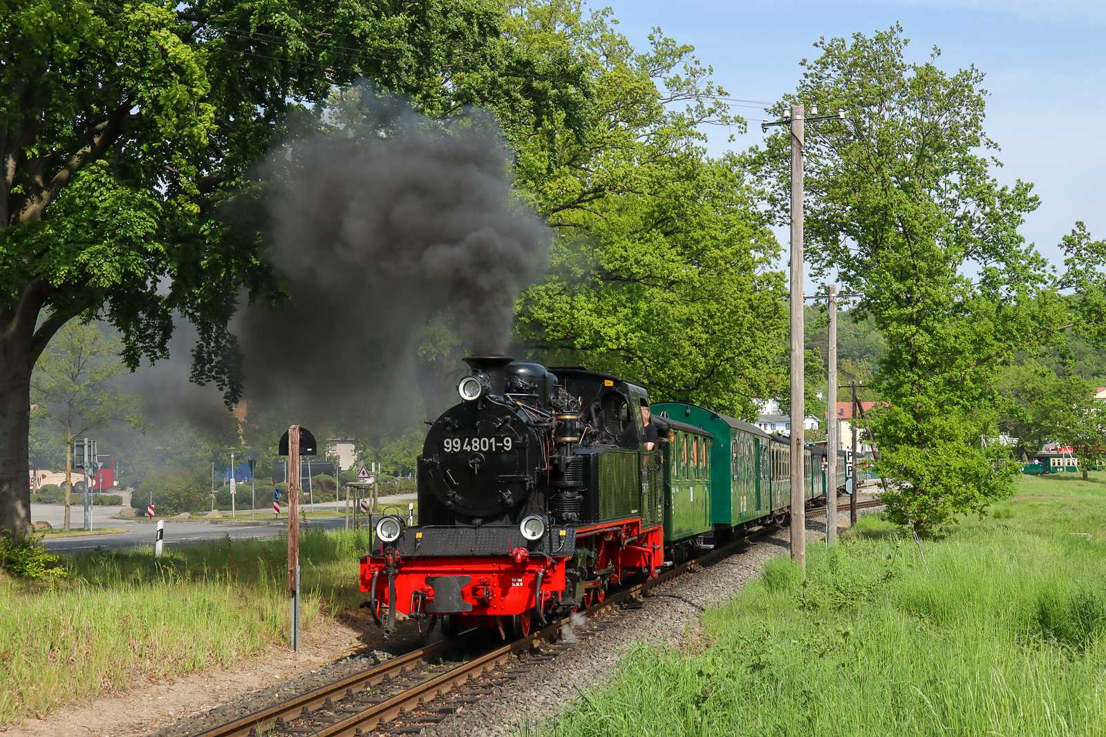 In der Ausfahrt aus dem Bahnhof Sellin Ost lichtete Olaf Herrig am 19. Mai 2022 diesen Zug ab.