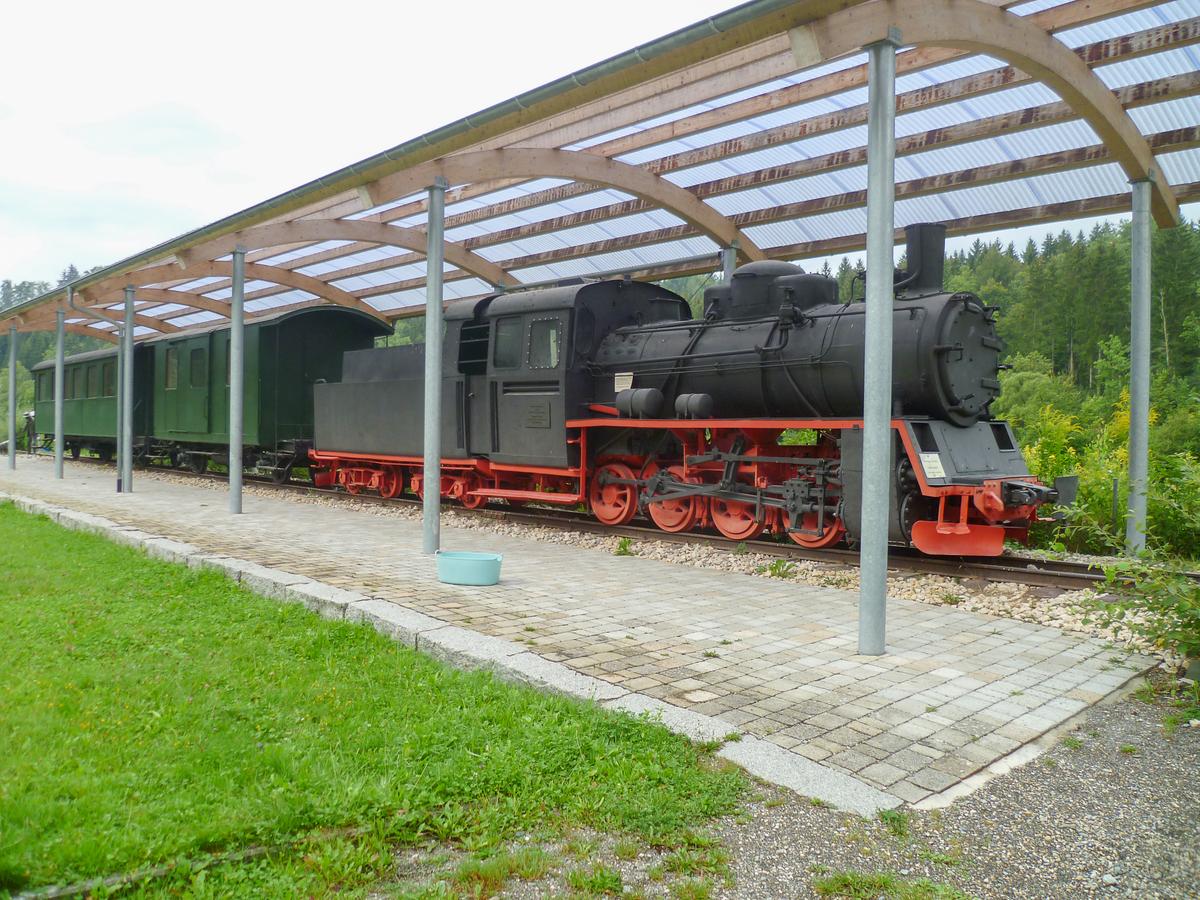 Wolfram Berner nahm am 2. September 2019 den in Durlesbach ausgestellten Schmalspurzug auf. An dessen Spitze steht die aus Polen stammende Px48-1757. Anders als die beiden Wagen wurde sie für einen Einsatz auf Gleisen mit 750 mm Spurweite gebaut.