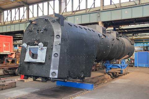 Der Dampferzeuger der VSE-Lok 50 3616-5 zeigte sich am 3. September 2022 in Meiningen in diesem Zustand. Der Kessel ist nunmehr verkleidet und wartet auf seine Montage.