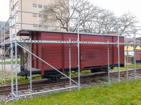 Beim von der Kreisbahn Osterode – Kreiensen stammenden Wagen 42 kam am 3. Dezember 2022 in Dörzbach das Dachdecken zum Abschluss.