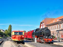 Mit diesem Foto vom 21. September 2023 sei noch einmal der im vorigen PK vorgestellte Gasteinsatz
des Triebwagens T1 der Borkumer Kleinbahn im September/Oktober beim Molli gewürdigt.