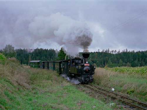 Seit einigen Wochen ist U37.002 wieder betriebsfähig. Sie wurde mit Teilen von U37.00B hergerichtet, die einst als Lok 12, später 99 792, bei den Friedländer Bezirksbahnen Dienst tat. U37.002 kommt nun auf der Neuhauser Lokal­bahn (Jindrichuv Hradec) zum Einsatz.
