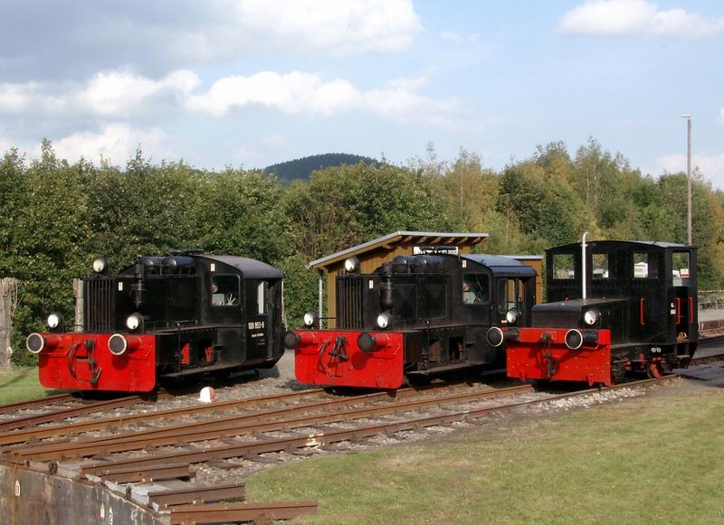 Wohl letztmalig waren am 10. September 2004 die drei Einheitskleinlokomotiven im Eisenbahnmuseum Schwarzenberg zu erleben, die 100 953 geht im Frühjahr nach Beierfeld.