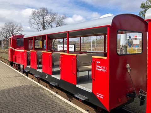 Der untersuchte Wagen 104 der Parkeisenbahn Cottbus bei seiner Probefahrt am 29. März 2023.