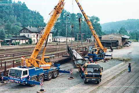 Im August 1995 erwarb der Verein aus Reservebeständen der DB AG einen Hohlkastenüberbau für die Brücke am Kilometer 18,7 in Schmalzgrube. Vom damals noch gleisreichen, aber schon leeren Bahnhof Annaberg-Buchholz Süd wurde er nach Jöhstadt transportiert.