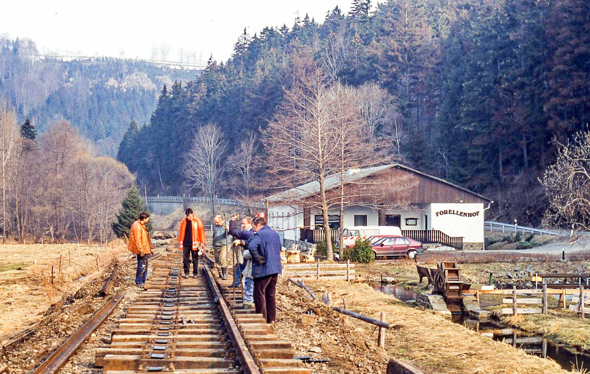Bis zum 11. April 1996 wurde dann das Gleis bis zum Forellenhof fertig montiert.