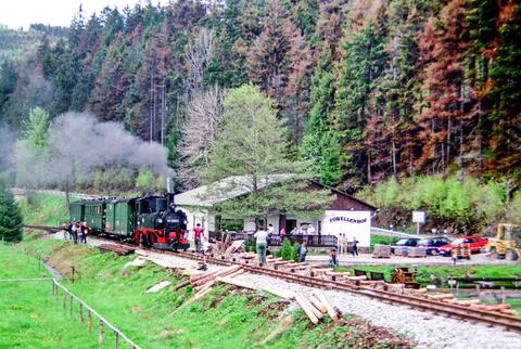 Am 19. Mai 1996 erreichte der erste Personenzug den Forellenhof.