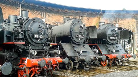 Beim 25. Heizhausfest in Chemnitz-Hilbersdorf trafen drei typischen Erzgebirgsdampflokomotiven zusammen - ganz rechts 50 3616-5 des VSE aus Schwarzenberg.