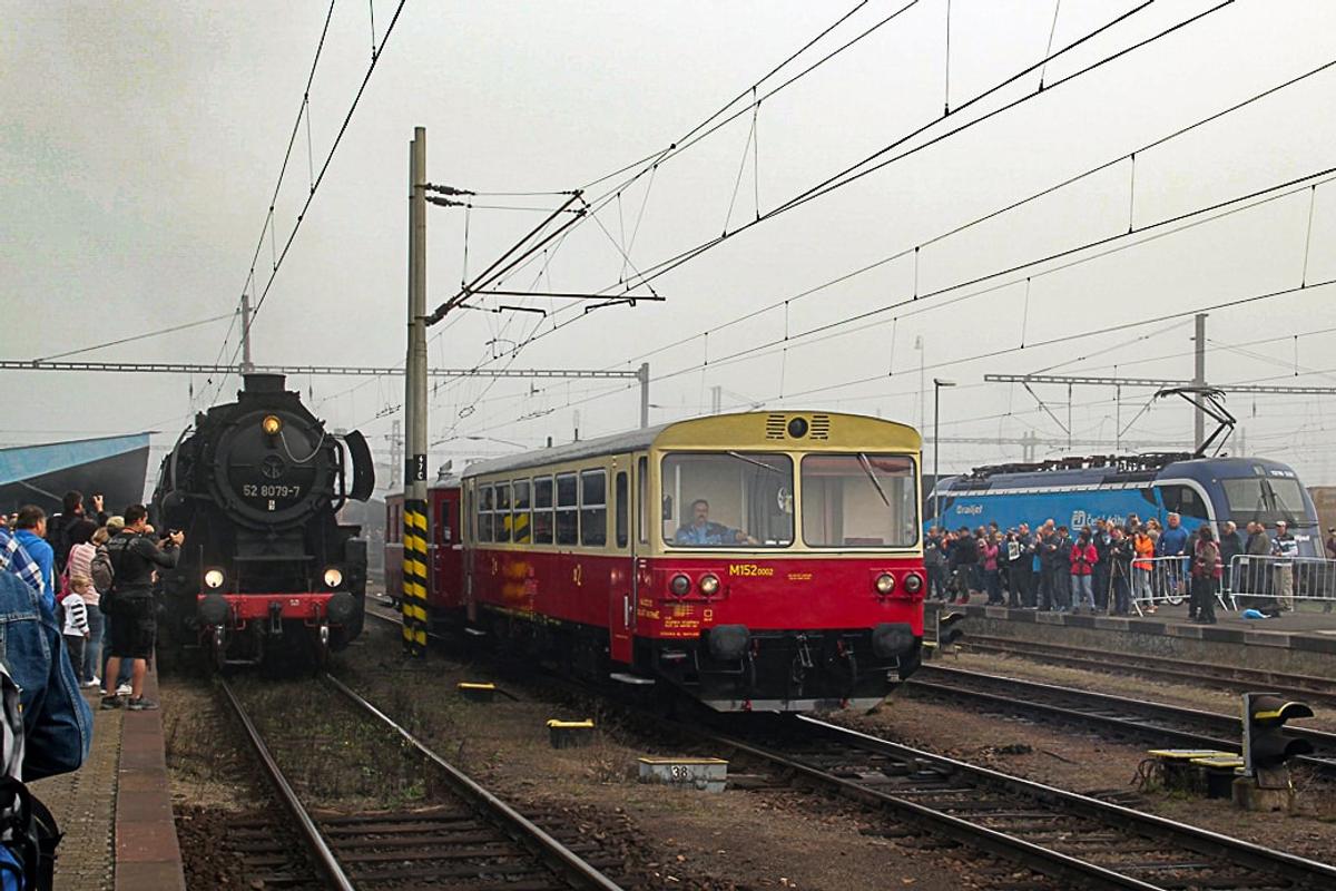Am 24. August trafen sich 52 8079-7 und der M152.0002 zum „Nationalen Tag der Eisenbahn“ im Bahnhof Eger.