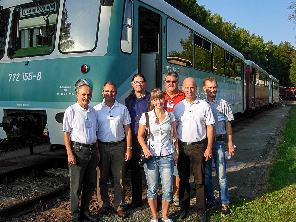 Stefanie Lorenz, der Projektkoordinatorin der Erzgebirgischen Aussichtsbahn, halfen im September Mitglieder des Eisenbahn-Freundeskreises (EFK) WESTSACHSEN.