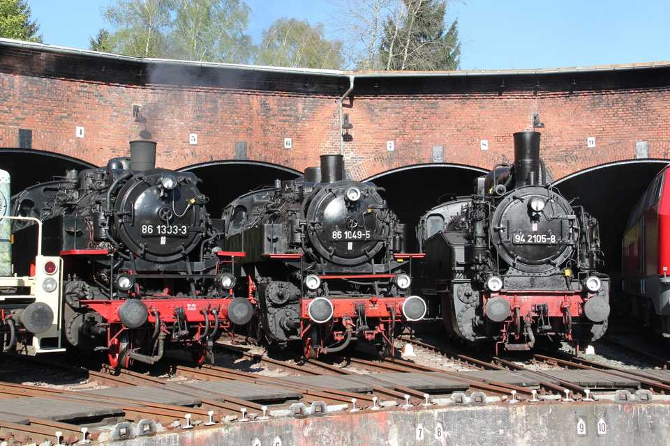 Im Eisenbahnmuseum Schwarzenberg sind unter anderem die nicht betriebsfähigen Dampfloks 86 1049-5 und 94 2105-8 des VSE beheimatet. Aber auch 86 1333-3 der PRESS ist hier oft zu Gast. Der Eintritt fürs Museum wird zum 1. Januar 2017 angehoben.
