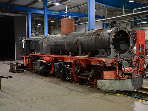 In der RVE-Werkstatt Marienberg hat die betriebsfähige Aufarbeitung von 99 516 der Museumsbahn Schönheide e. V. begonnen. Am 4. Oktober 2016 waren bereits verschiedene Baugruppen der Lok demontiert.