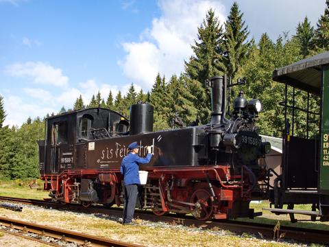 Zur 2015er Auflage des WCd-Festivals weilten 99 1568-7 und 99 1590-1 der Preßnitztalbahn in Schönheide Süd, zur Auflage 2016 wird 99 1590-1 in Carlsfeld erwartet.